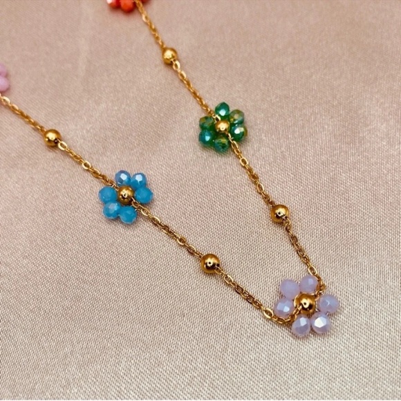 Anthropologie Jewelry - Dainty Beaded Chain Multicolored Crystal Floral Design Necklace in Gold